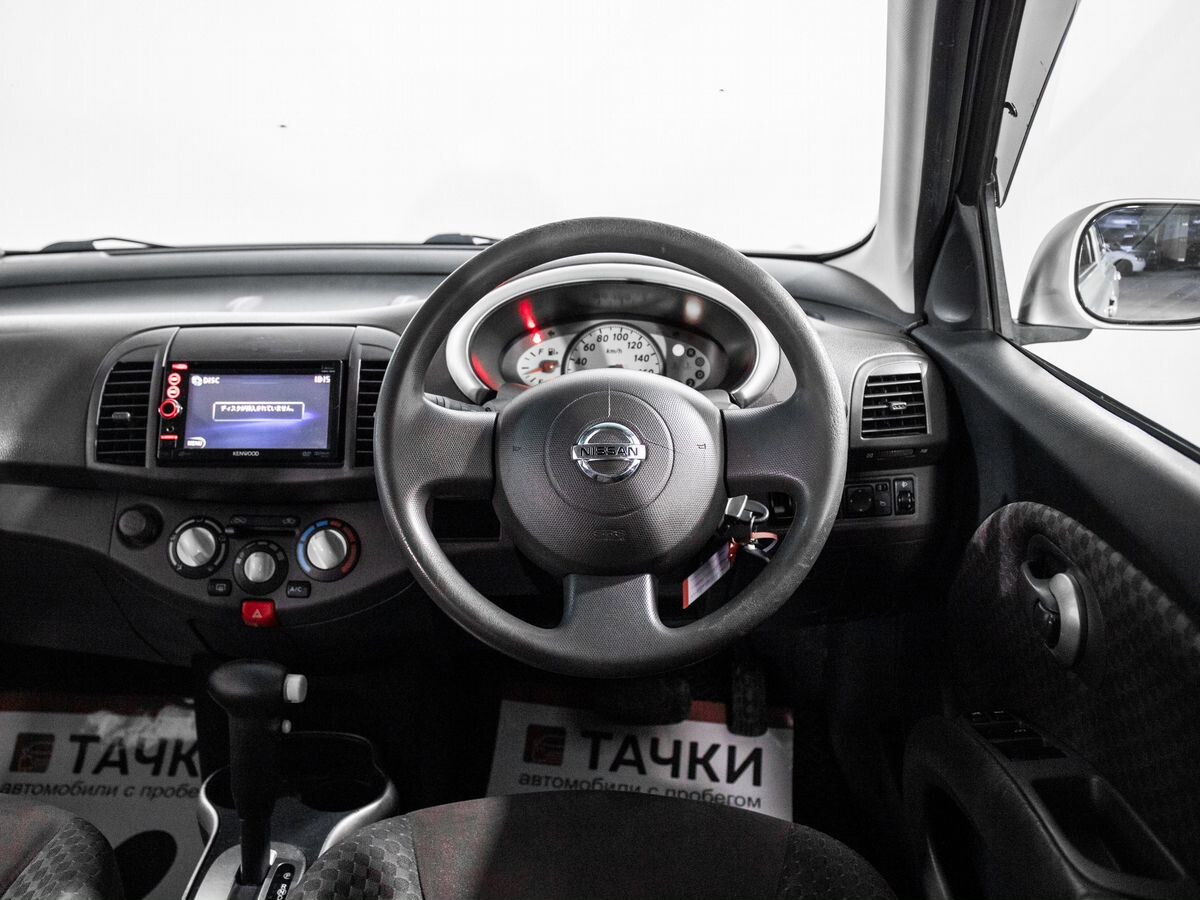 Nissan March 2010 - фото автомобиля