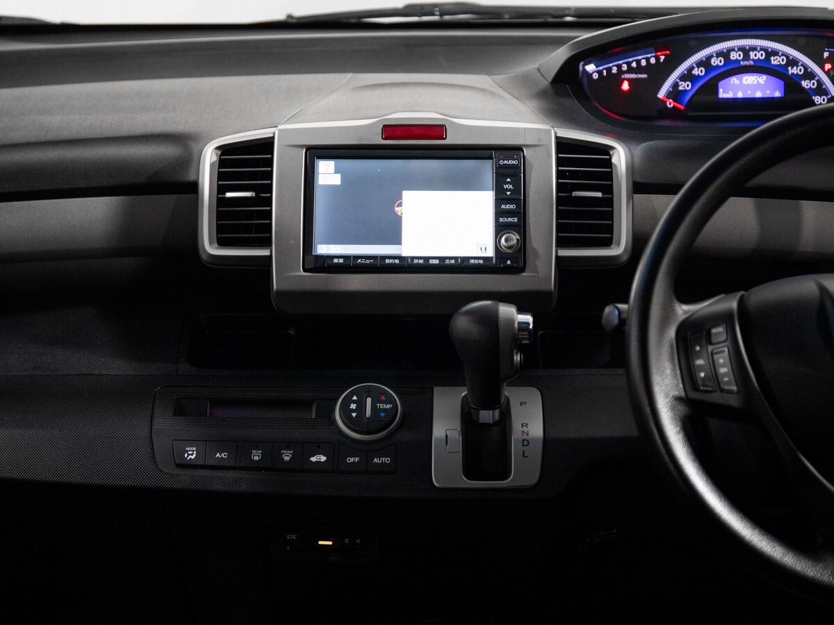 Honda Freed 2011 - фото автомобиля