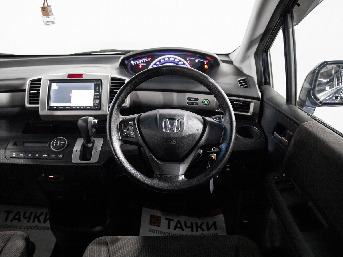 Honda Freed 2011 - фото автомобиля