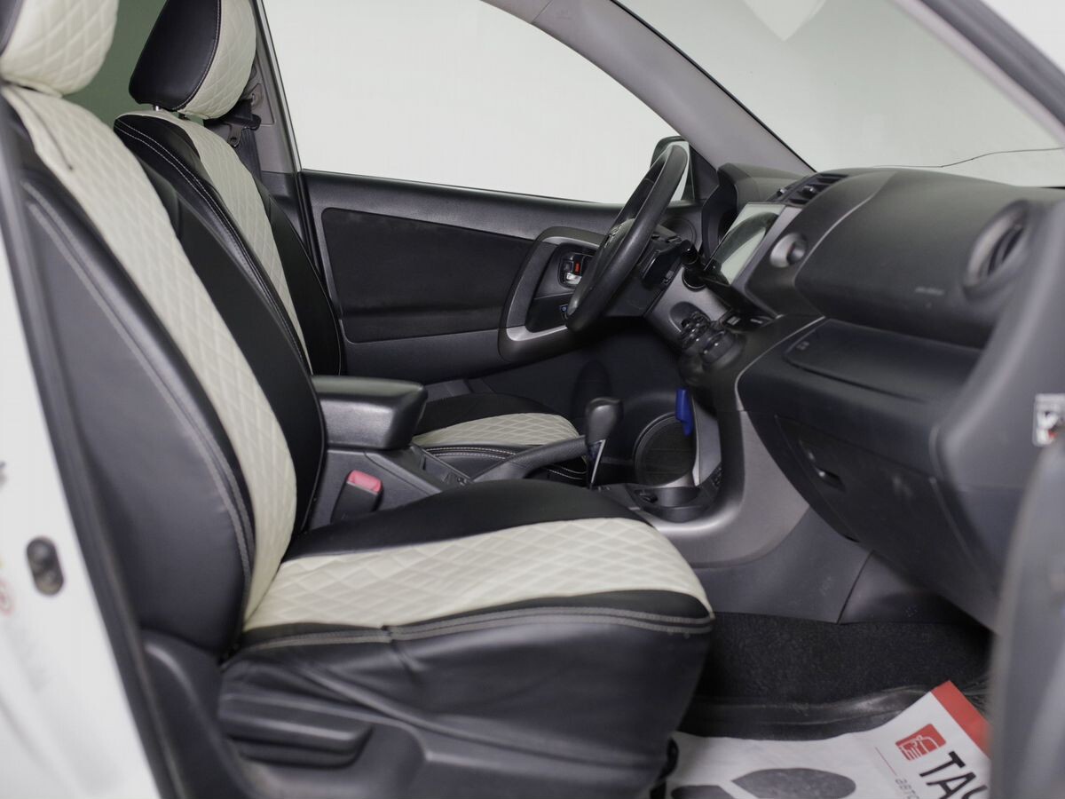 Toyota RAV4 2010 - фото автомобиля