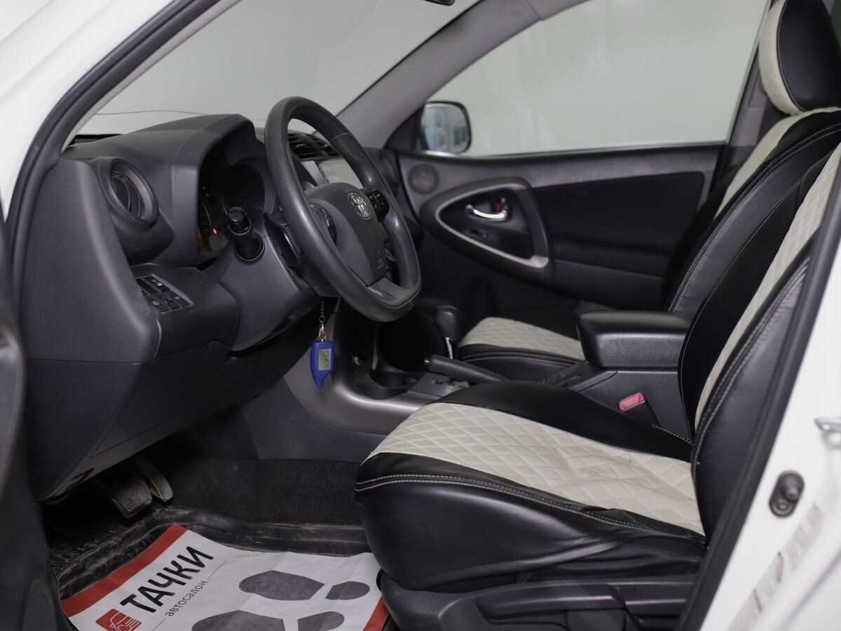 Toyota RAV4 2010 - фото автомобиля