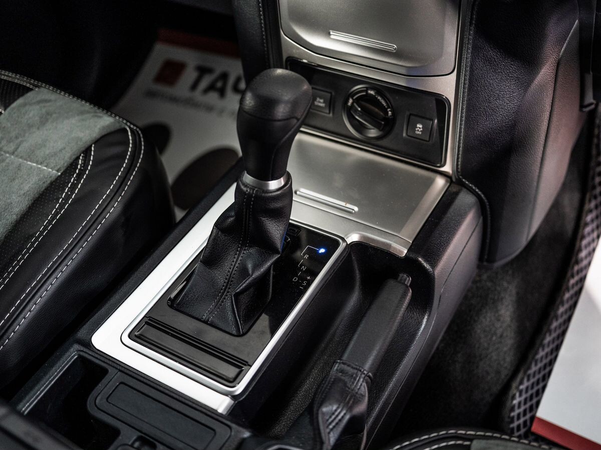 Toyota Land Cruiser Prado 2019 - фото автомобиля