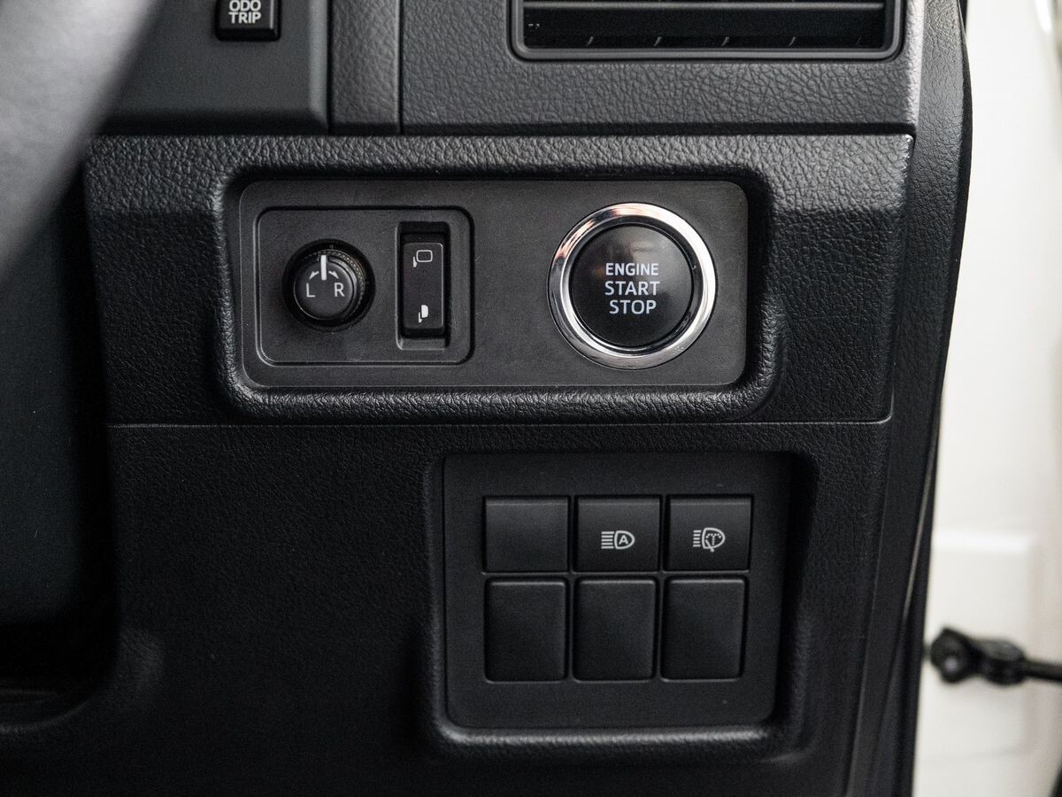 Toyota Land Cruiser Prado 2019 - фото автомобиля