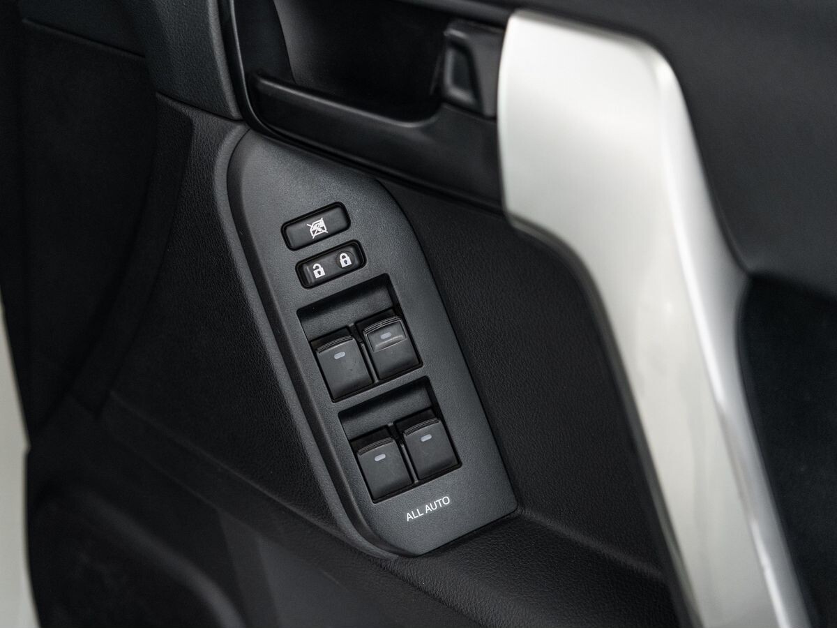 Toyota Land Cruiser Prado 2019 - фото автомобиля