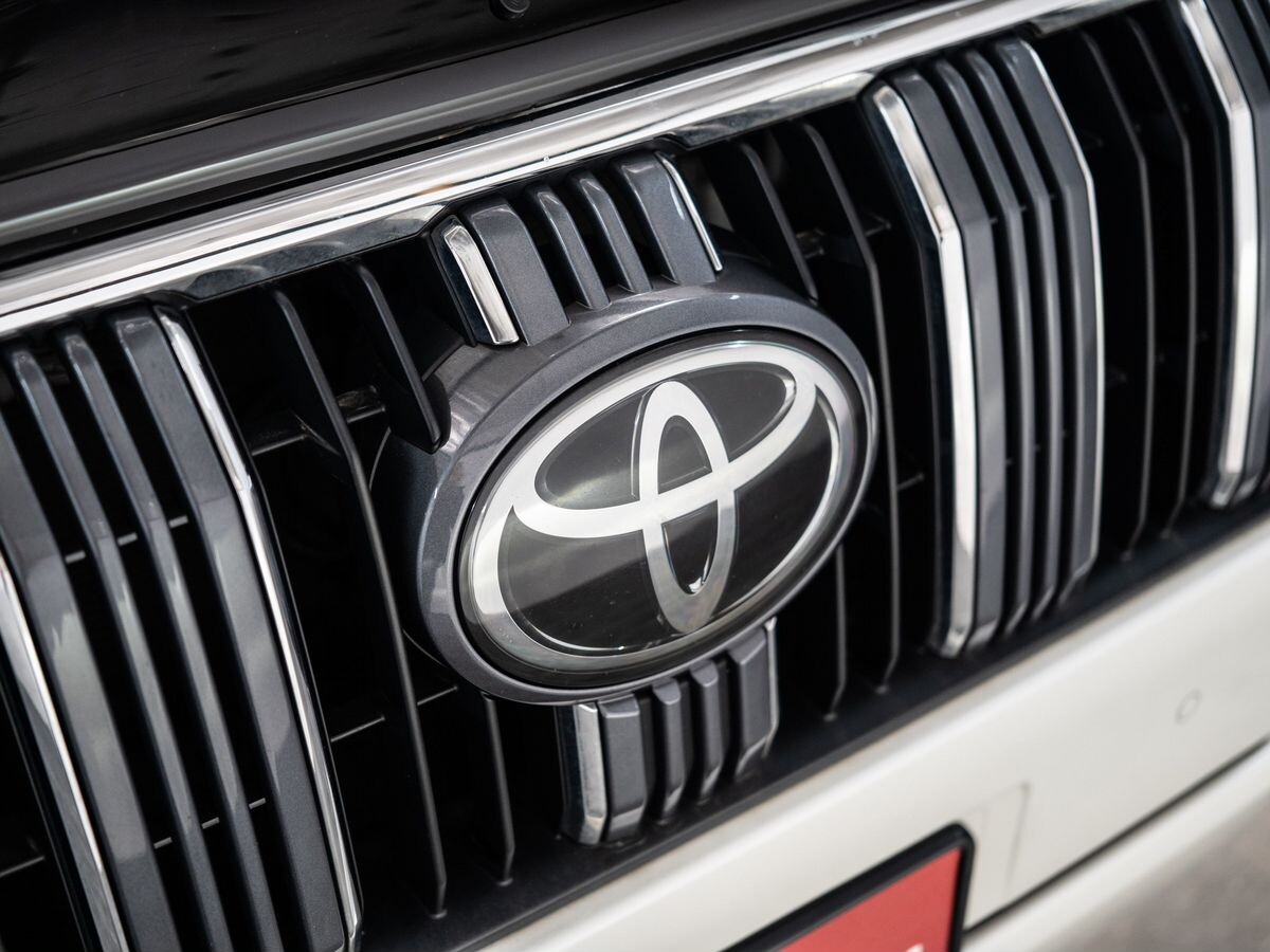 Toyota Land Cruiser Prado 2019 - фото автомобиля