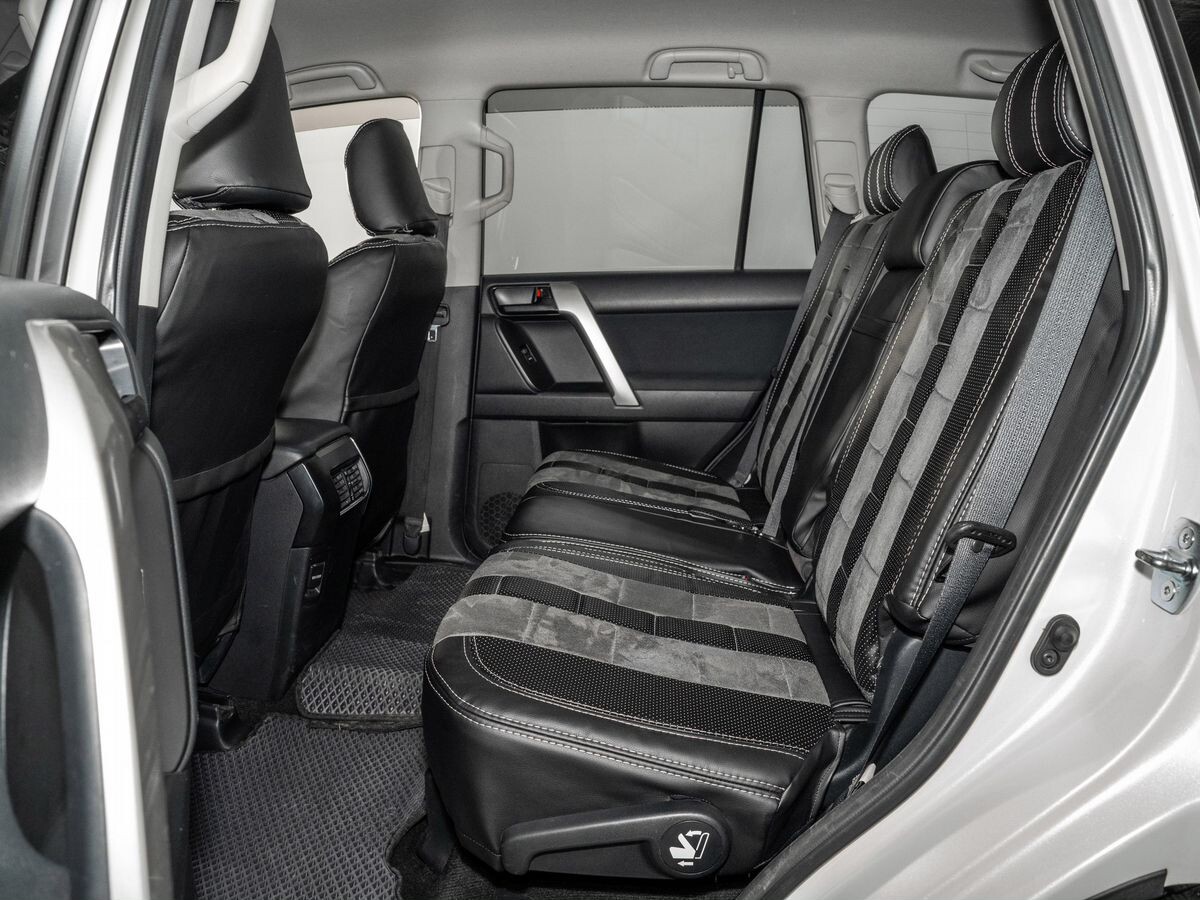 Toyota Land Cruiser Prado 2019 - фото автомобиля