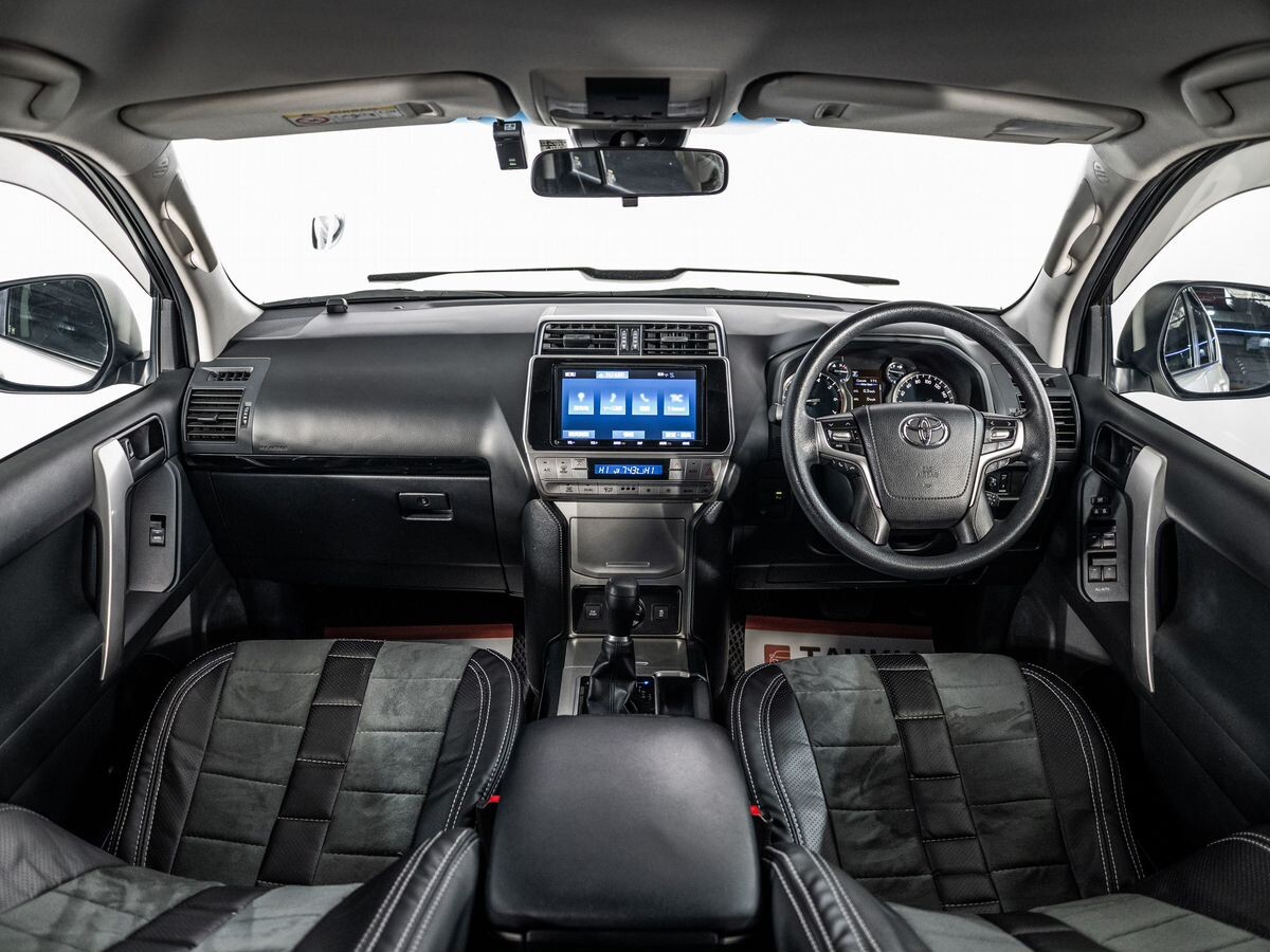 Toyota Land Cruiser Prado 2019 - фото автомобиля