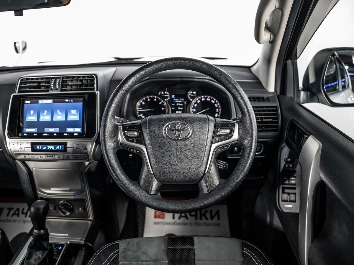 Toyota Land Cruiser Prado 2019 - фото автомобиля