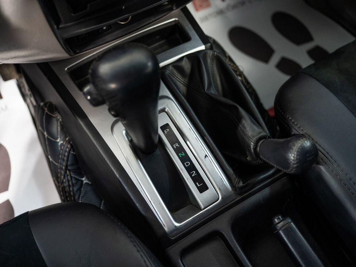 Mitsubishi L200 2010 - фото автомобиля