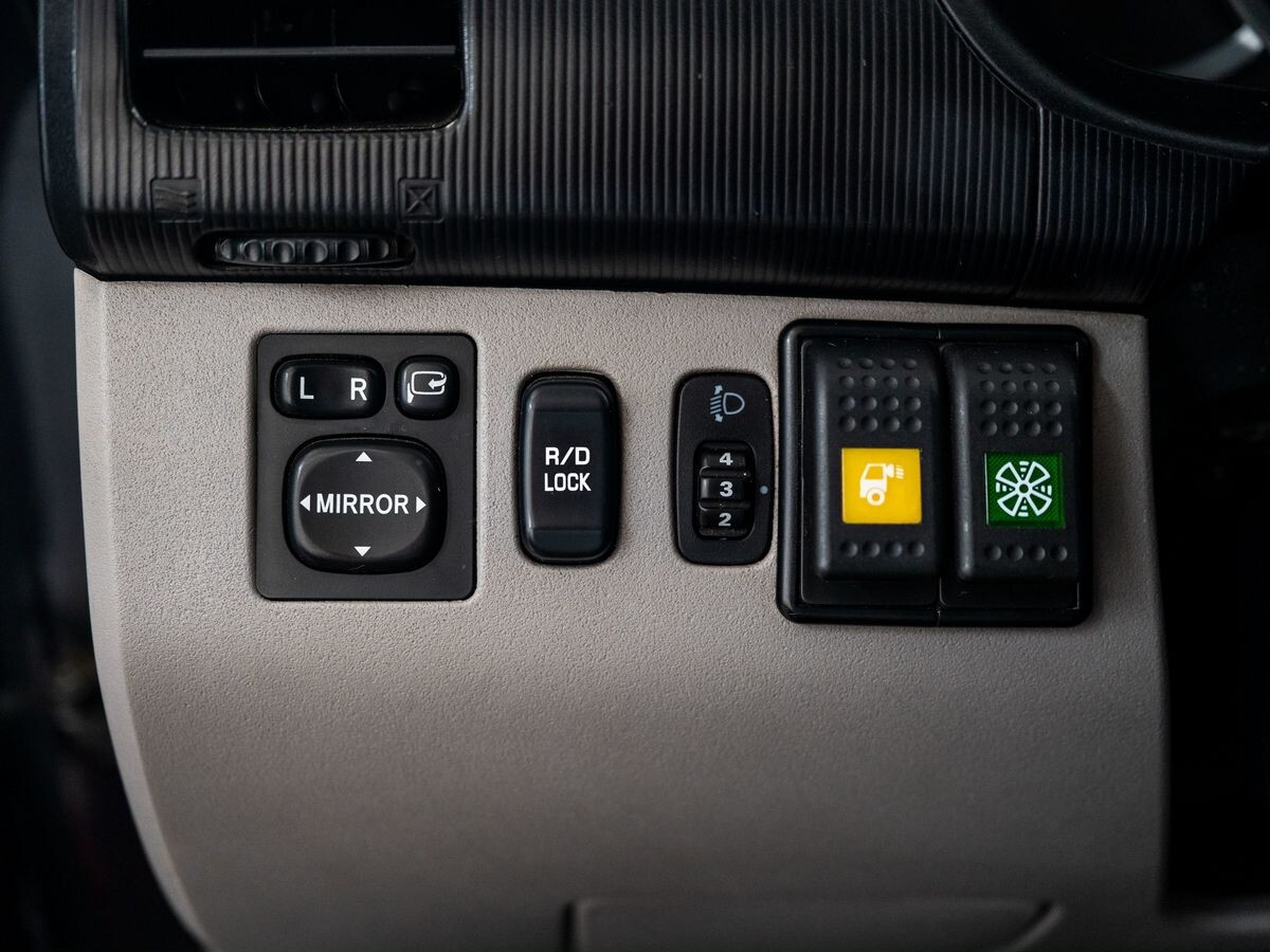 Mitsubishi L200 2010 - фото автомобиля