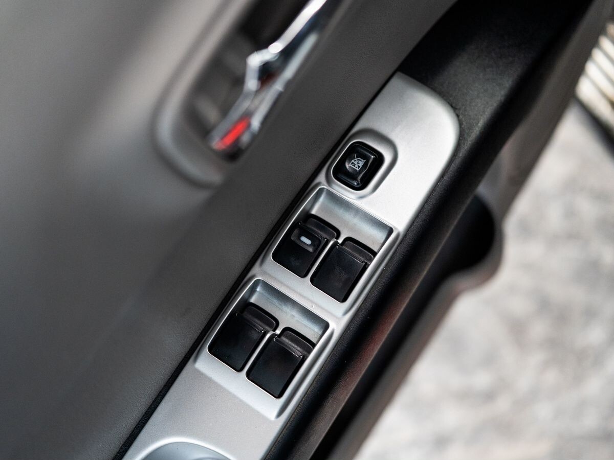 Mitsubishi L200 2010 - фото автомобиля