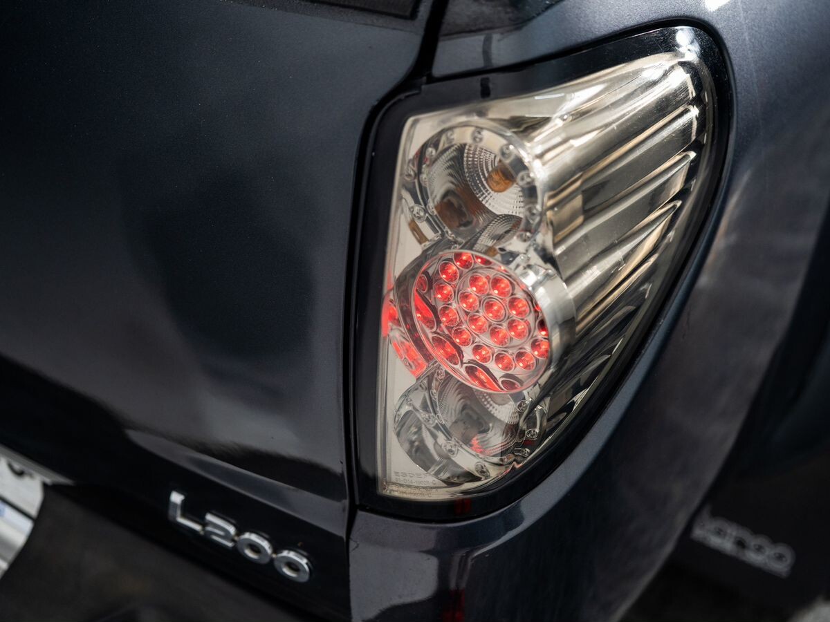 Mitsubishi L200 2010 - фото автомобиля