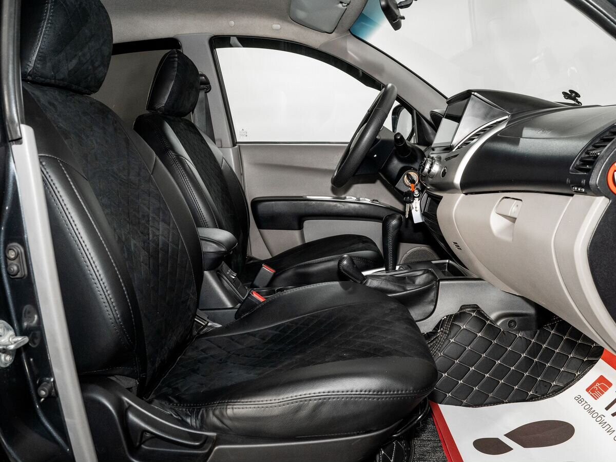 Mitsubishi L200 2010 - фото автомобиля