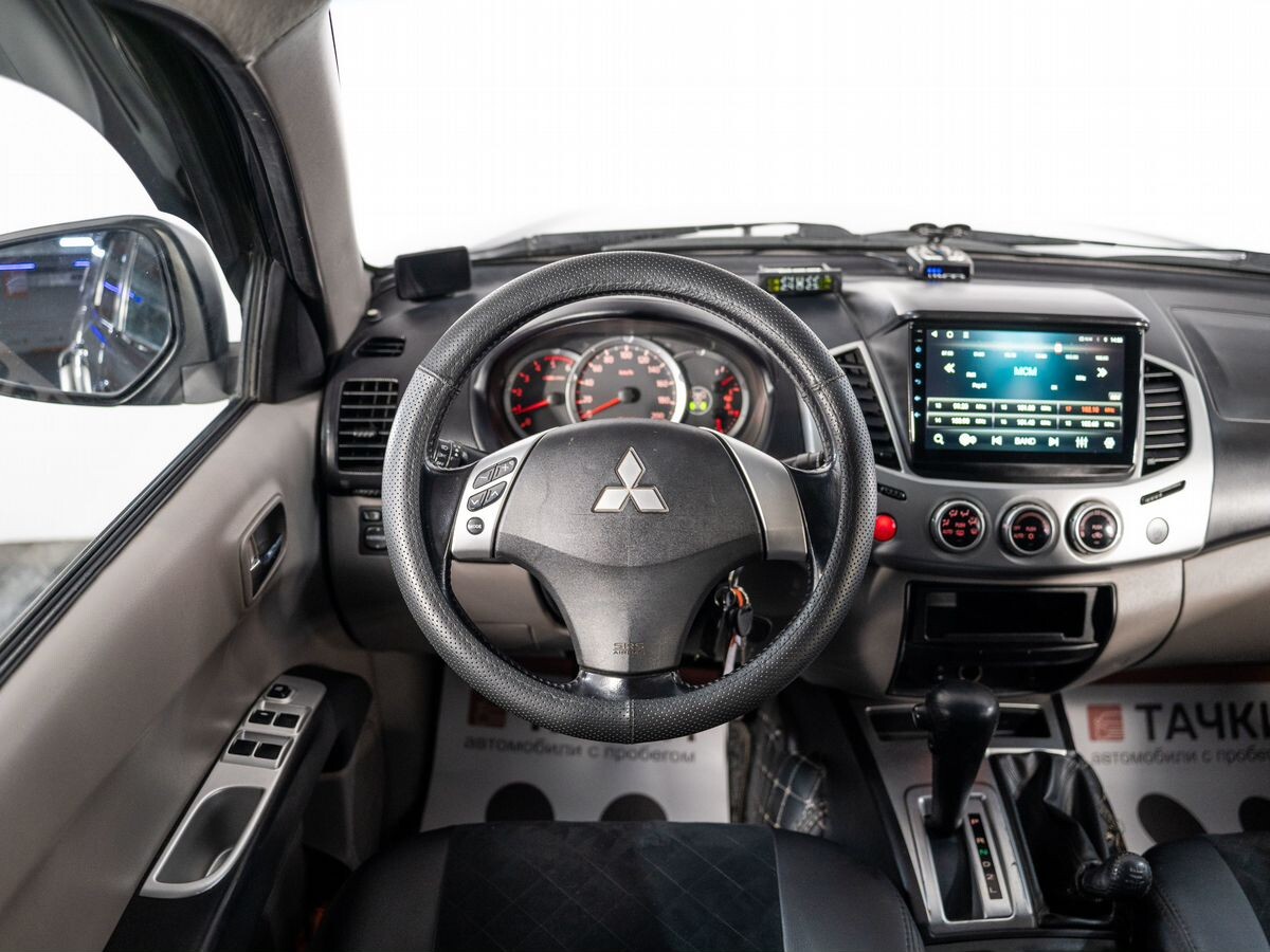 Mitsubishi L200 2010 - фото автомобиля