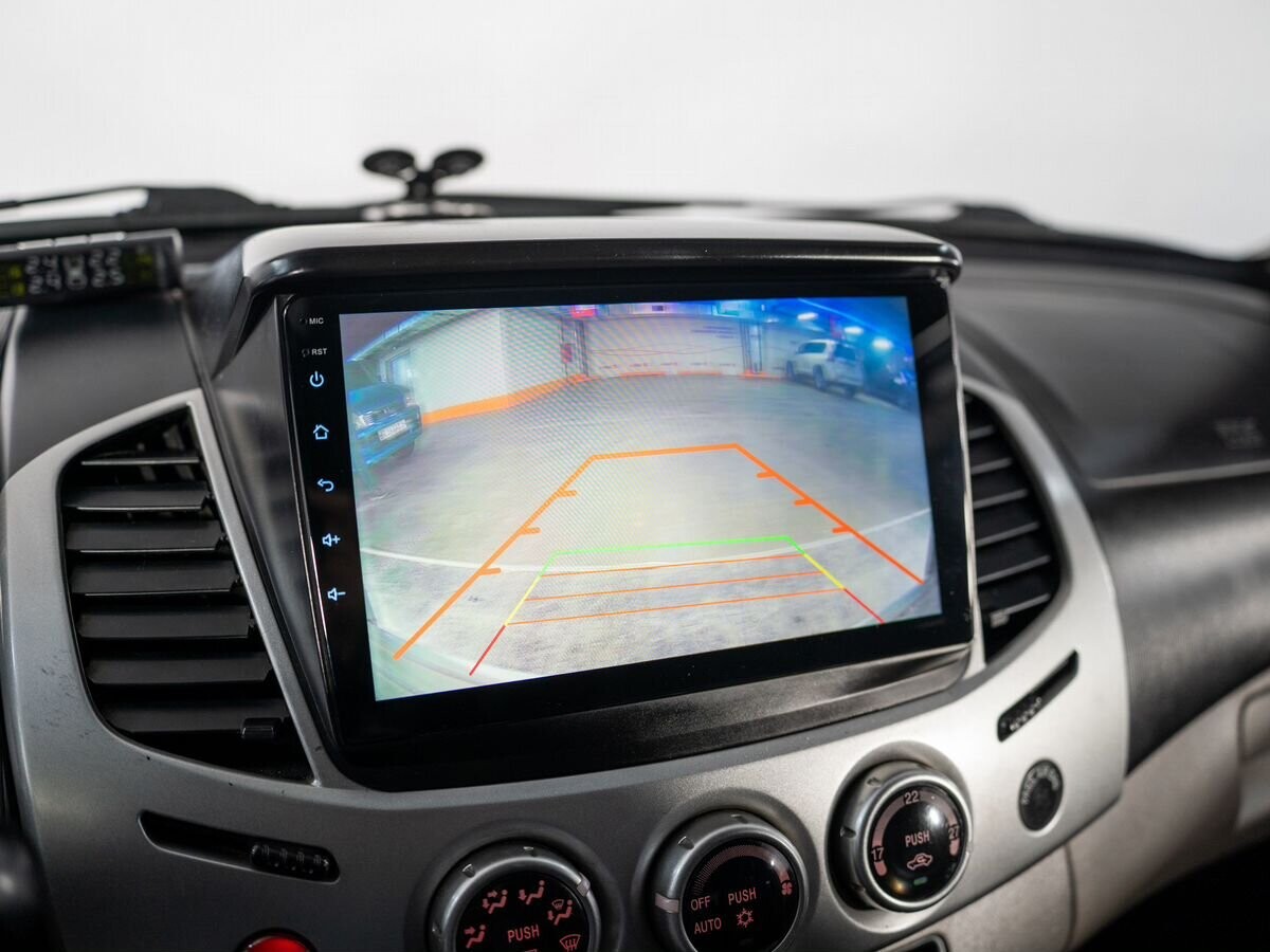 Mitsubishi L200 2010 - фото автомобиля