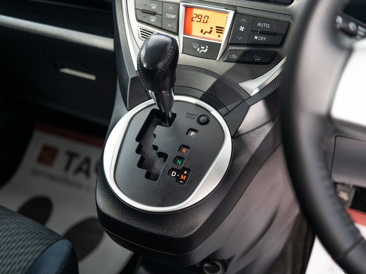 Toyota Ractis 2011 - фото автомобиля