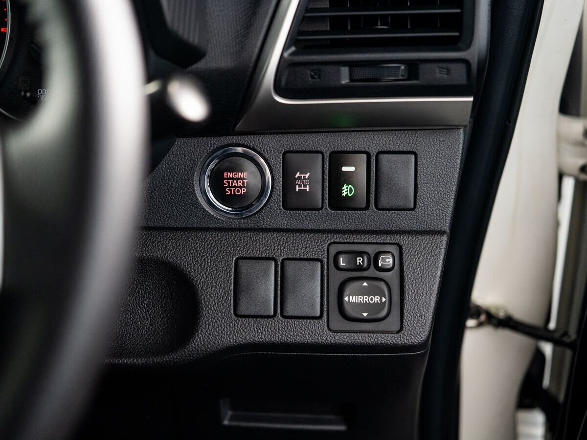 Toyota Ractis 2011 - фото автомобиля