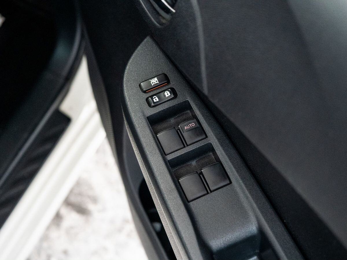 Toyota Ractis 2011 - фото автомобиля