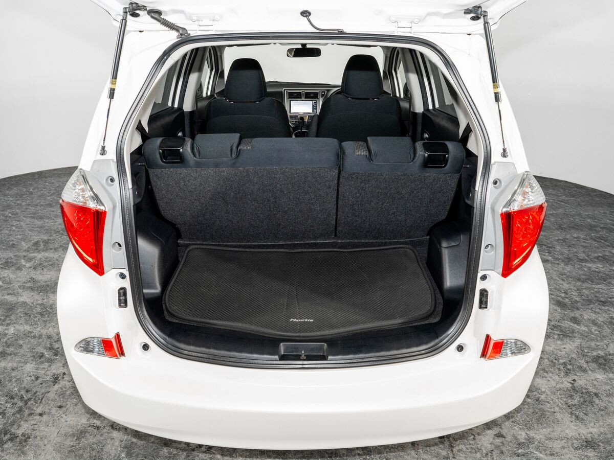 Toyota Ractis 2011 - фото автомобиля