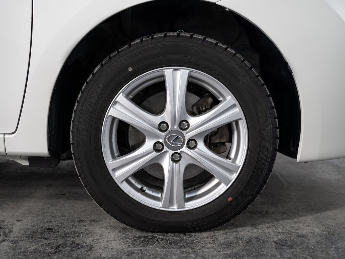 Toyota Ractis 2011 - фото автомобиля