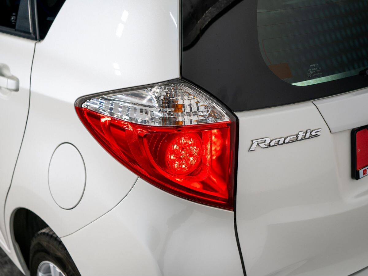 Toyota Ractis 2011 - фото автомобиля