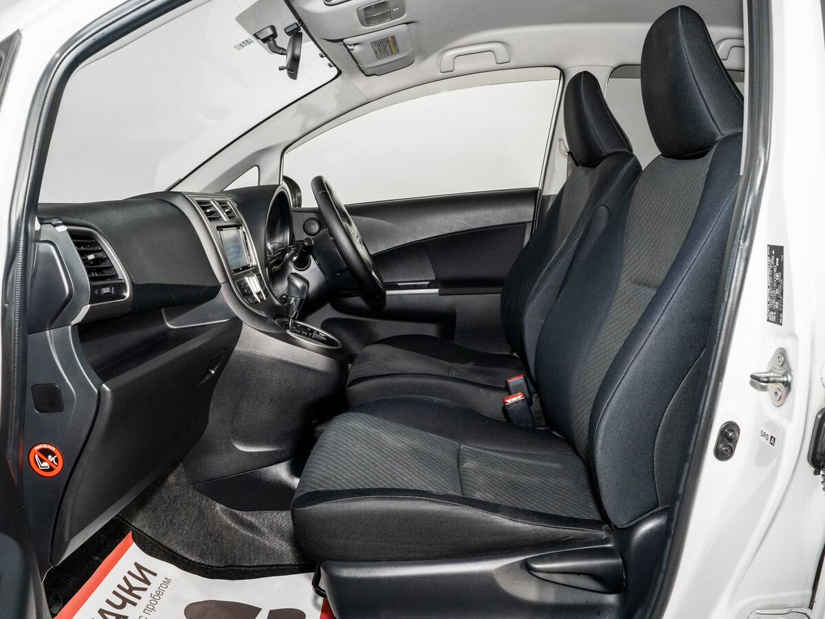 Toyota Ractis 2011 - фото автомобиля