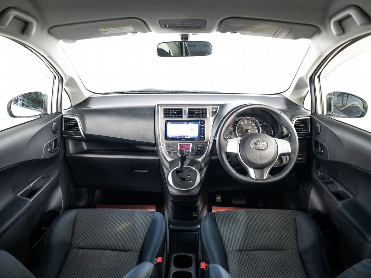 Toyota Ractis 2011 - фото автомобиля