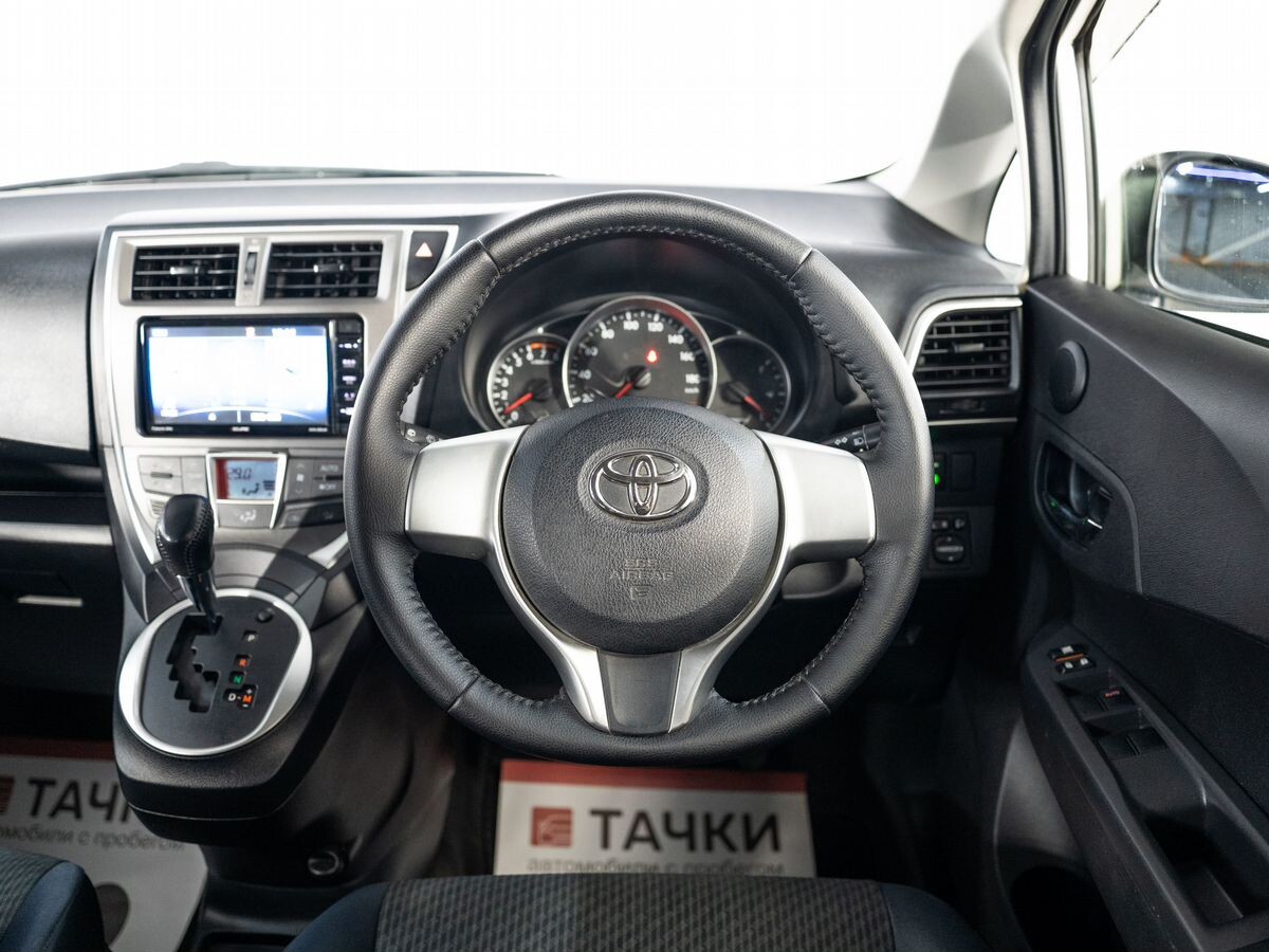 Toyota Ractis 2011 - фото автомобиля