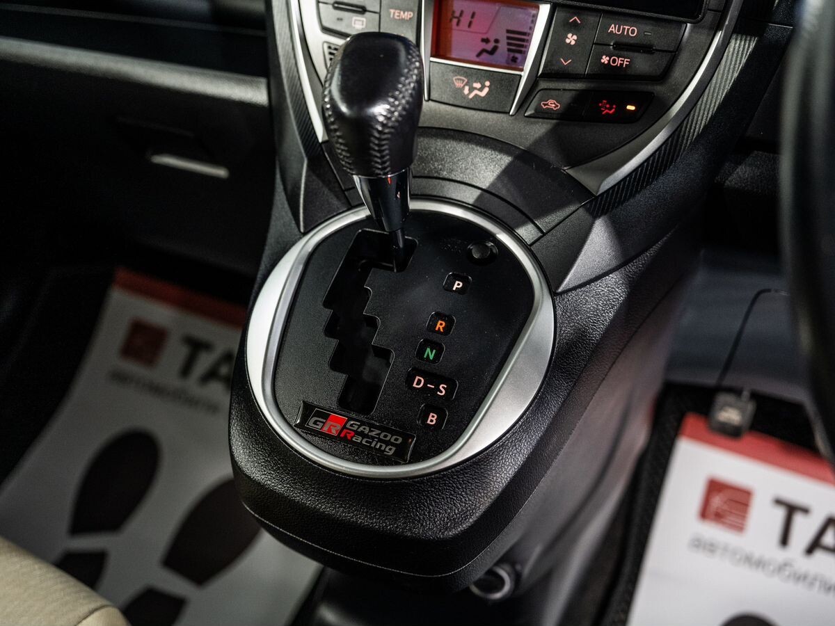 Toyota Ractis 2013 - фото автомобиля