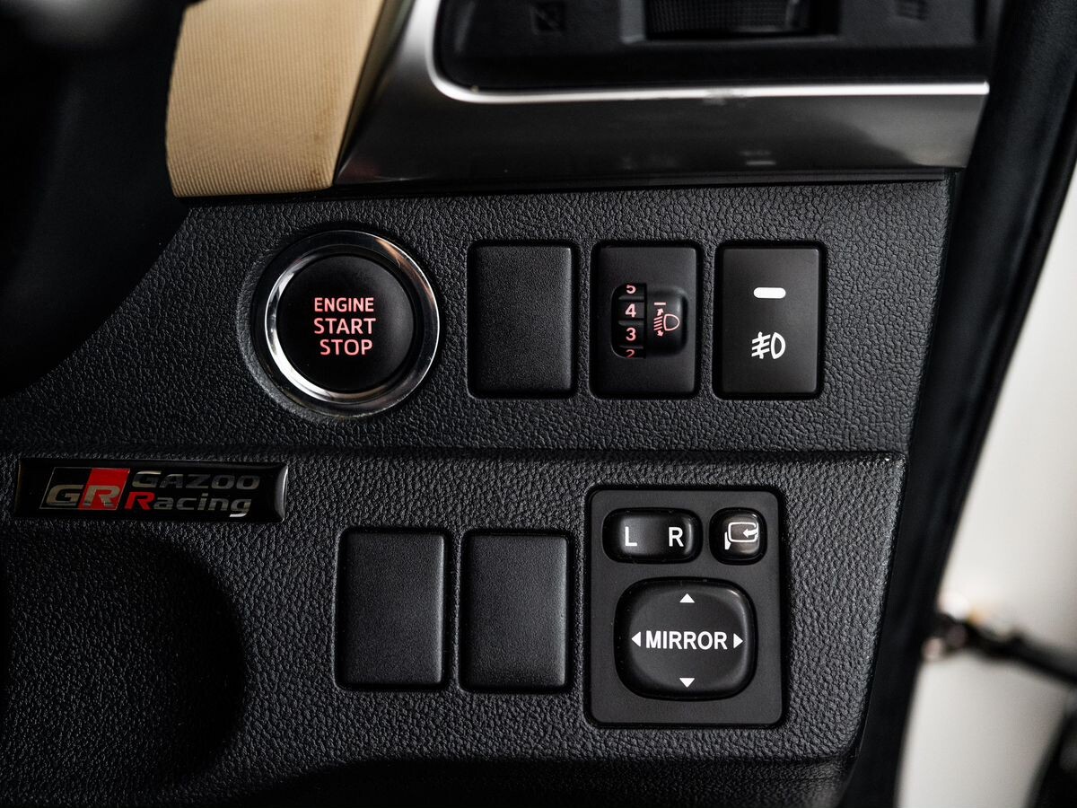 Toyota Ractis 2013 - фото автомобиля