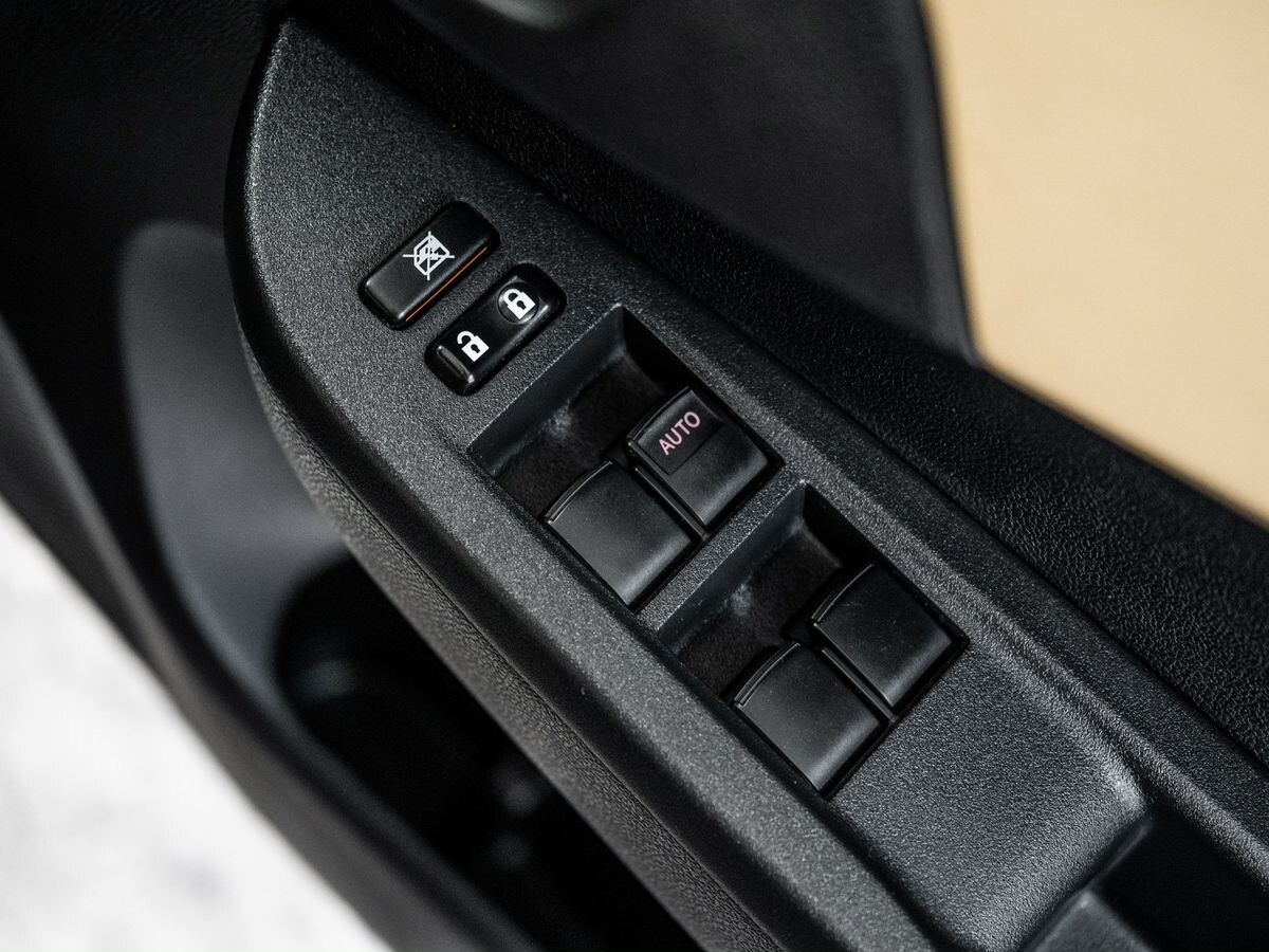 Toyota Ractis 2013 - фото автомобиля