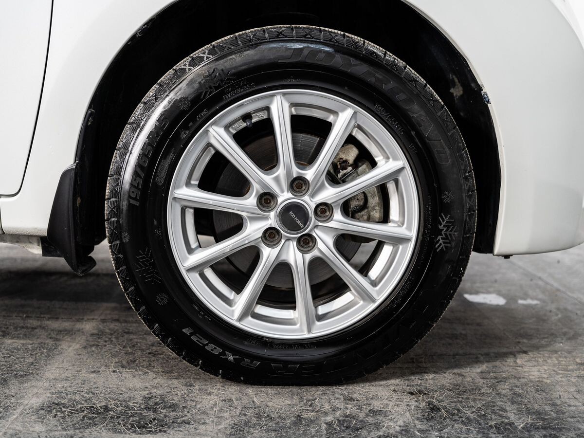 Toyota Ractis 2013 - фото автомобиля