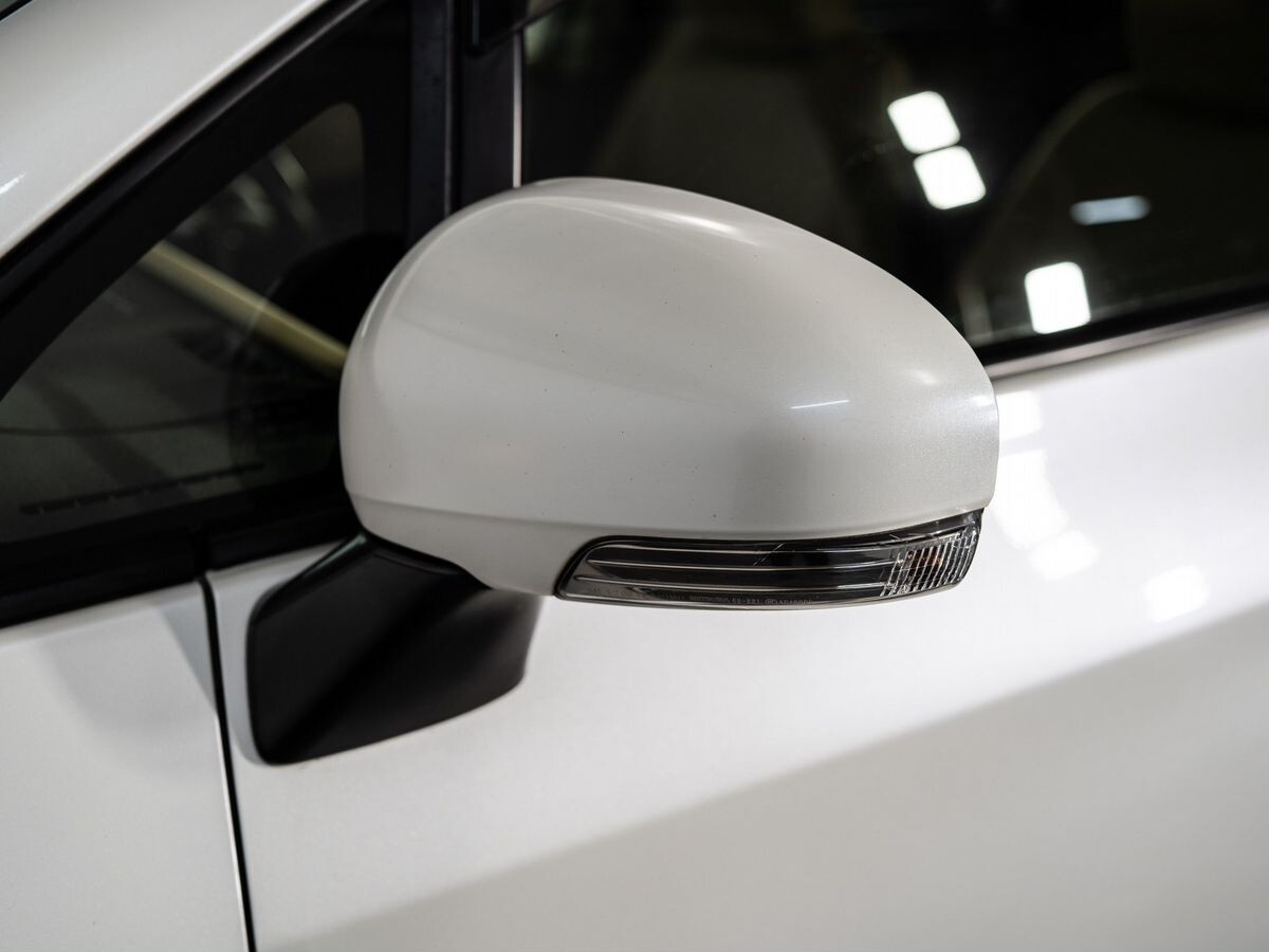 Toyota Ractis 2013 - фото автомобиля