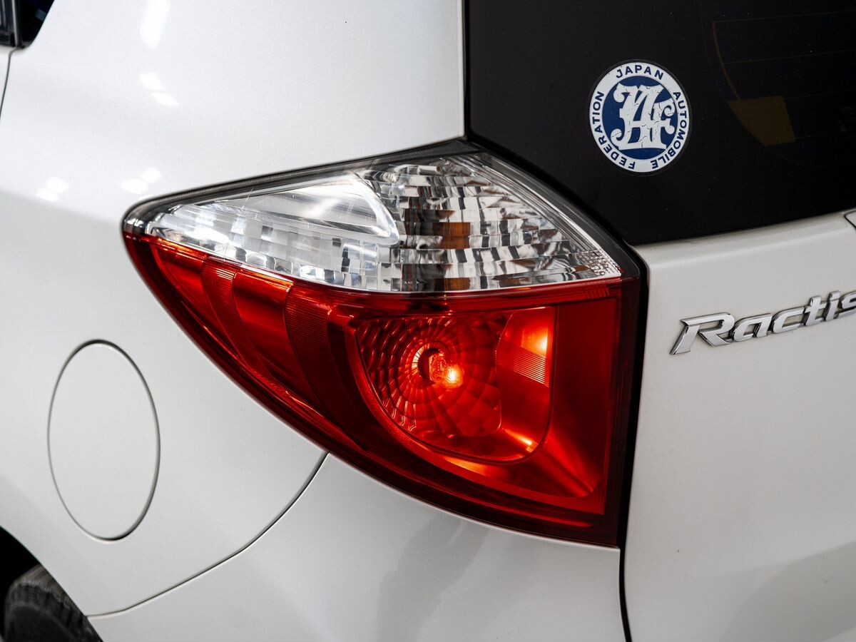 Toyota Ractis 2013 - фото автомобиля