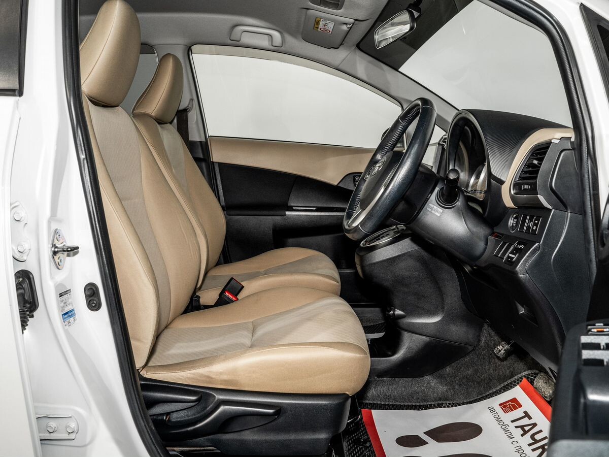 Toyota Ractis 2013 - фото автомобиля