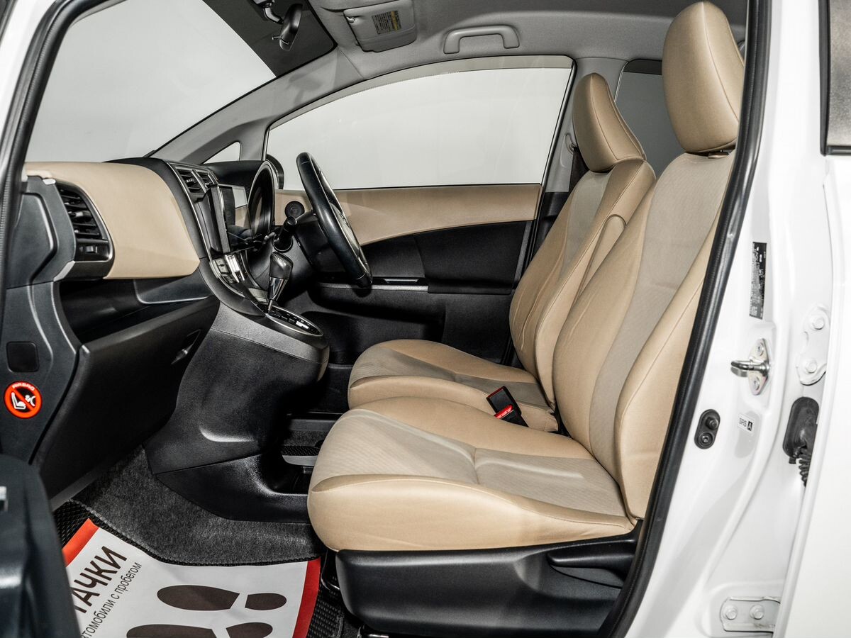 Toyota Ractis 2013 - фото автомобиля