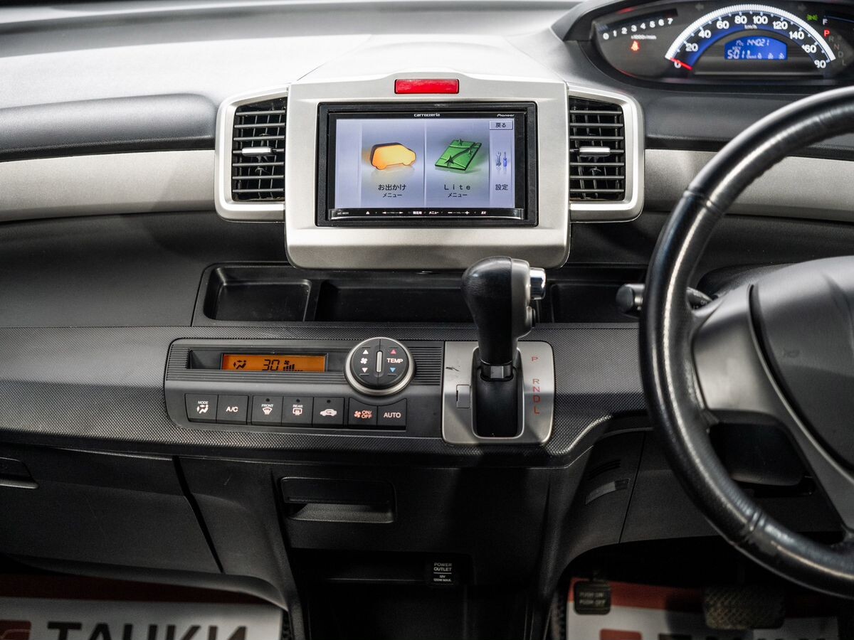 Honda Freed 2012 - фото автомобиля