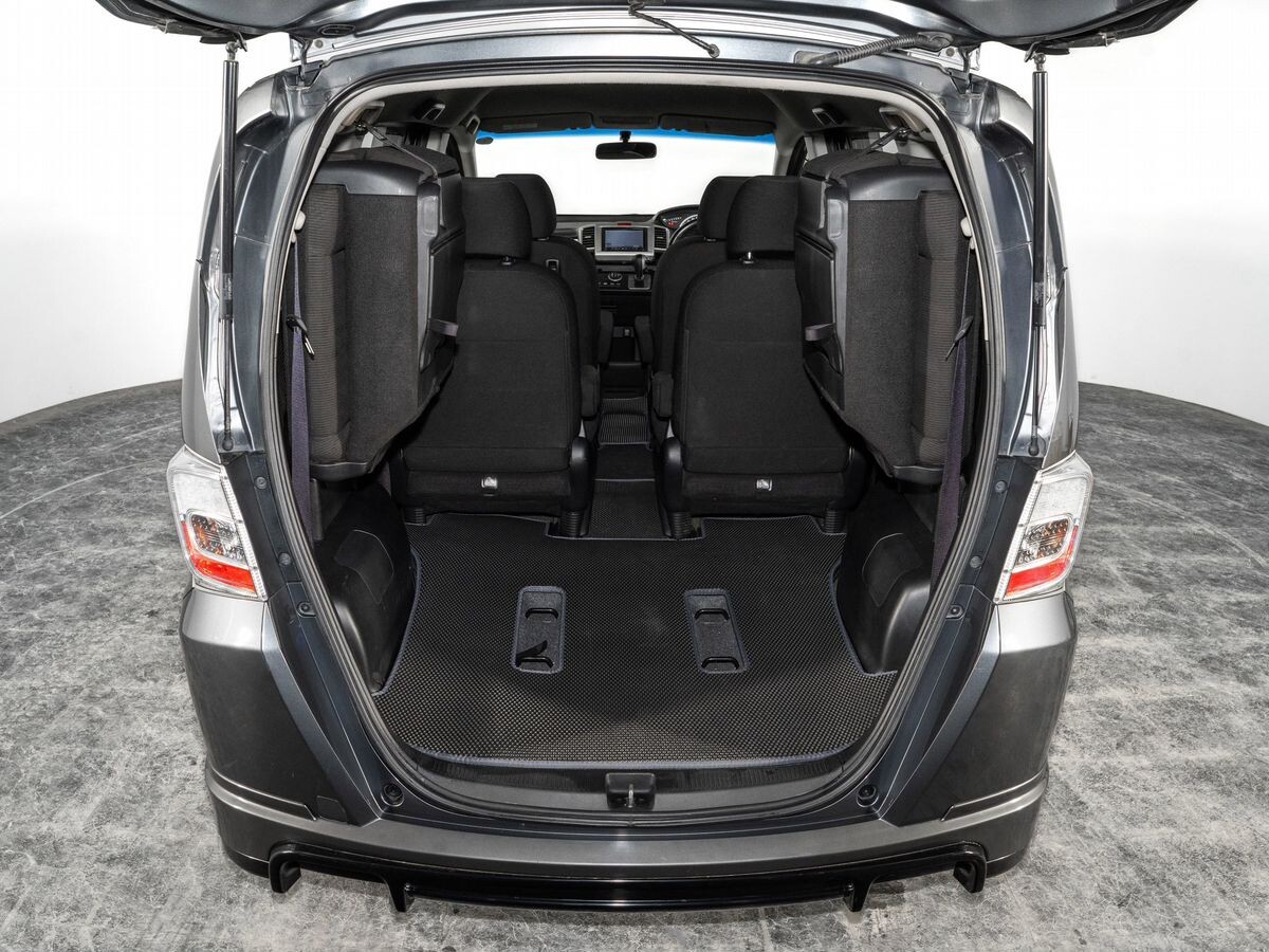 Honda Freed 2012 - фото автомобиля