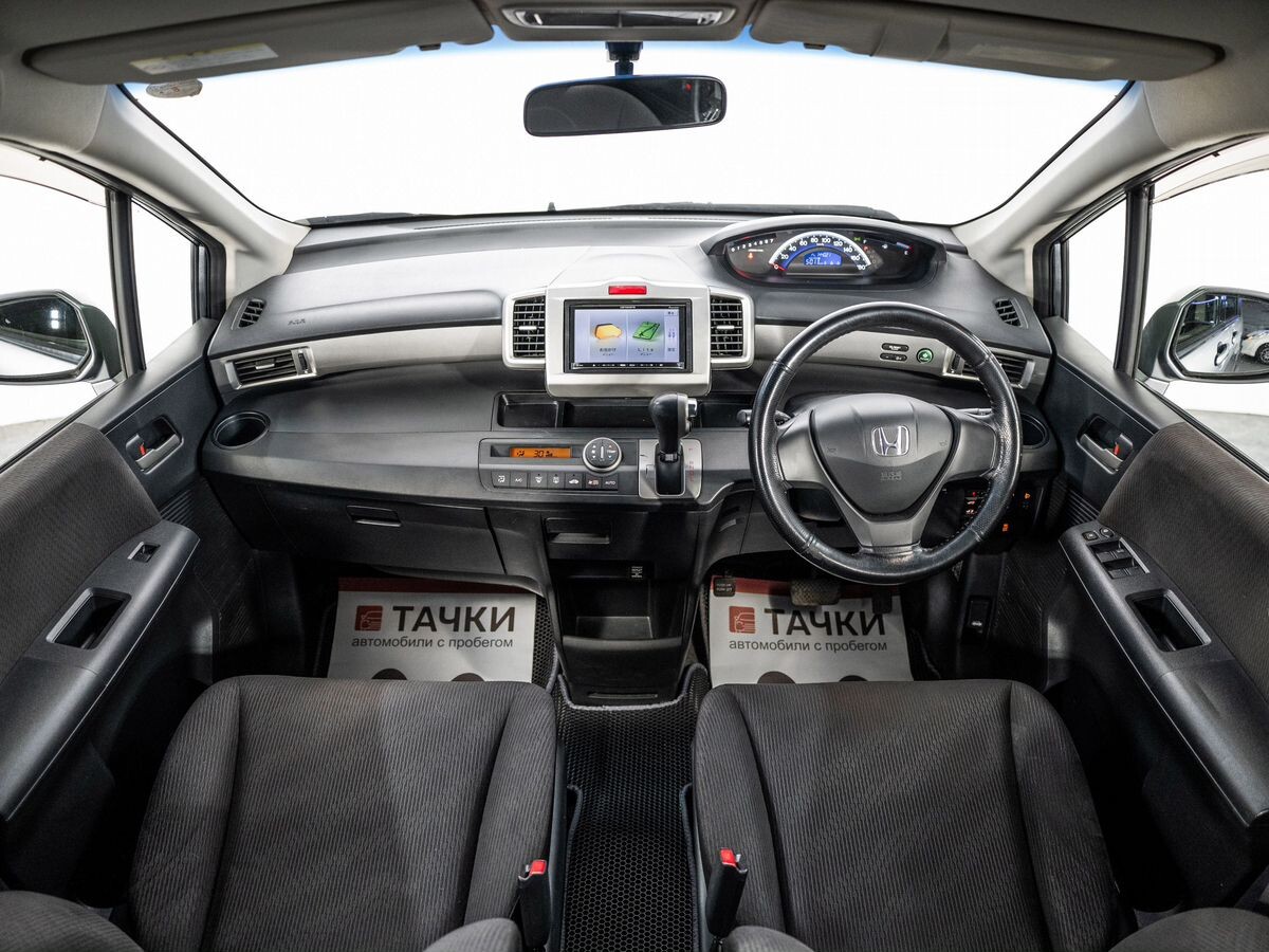 Honda Freed 2012 - фото автомобиля