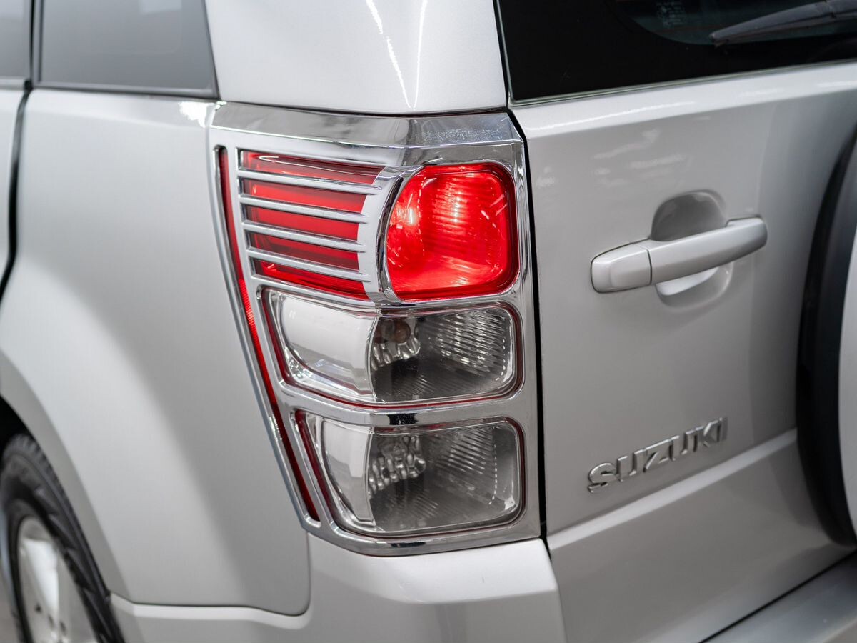 Suzuki Grand Vitara 2010 - фото автомобиля