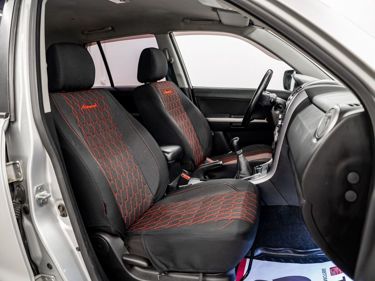 Suzuki Grand Vitara 2010 - фото автомобиля