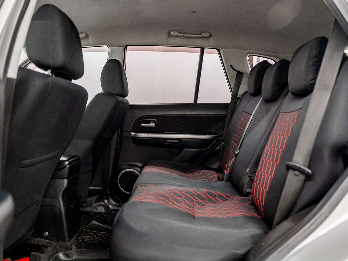 Suzuki Grand Vitara 2010 - фото автомобиля