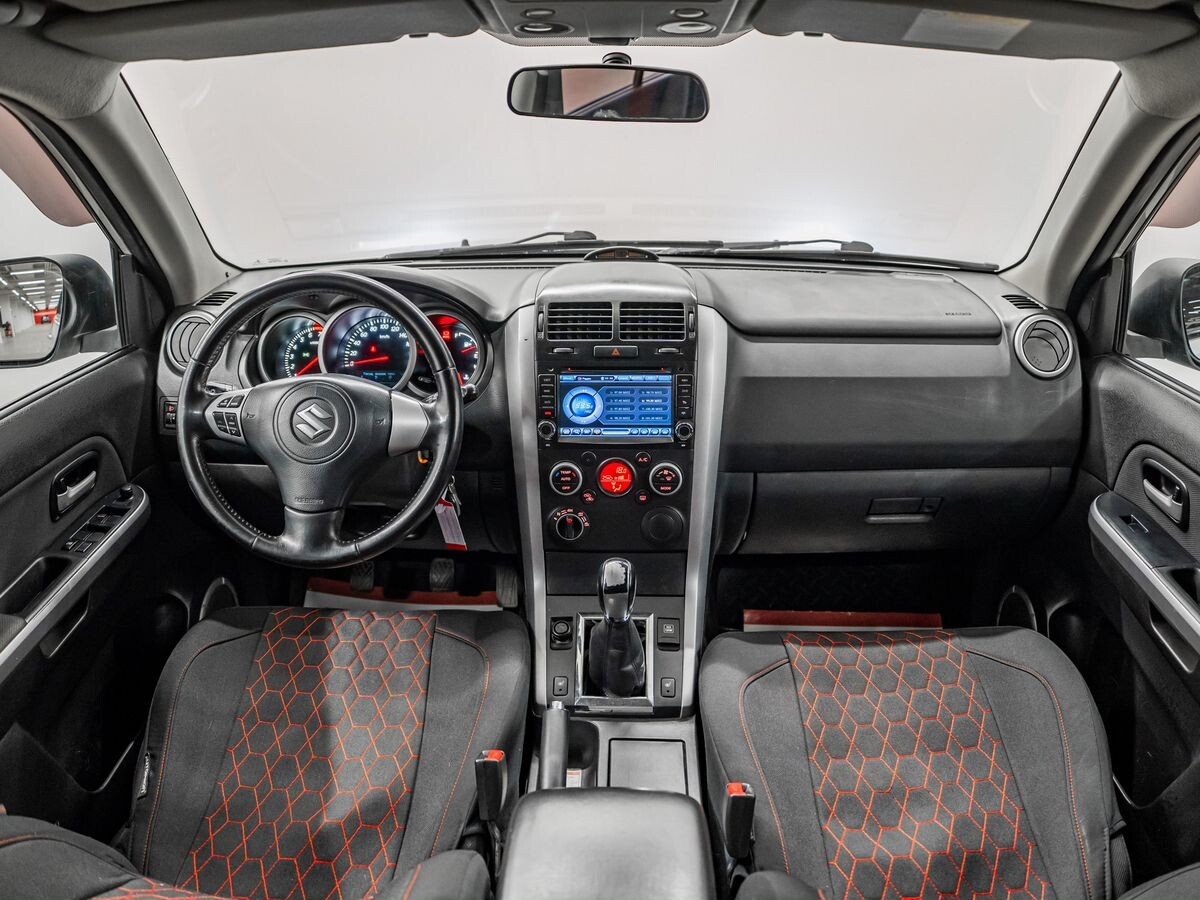 Suzuki Grand Vitara 2010 - фото автомобиля