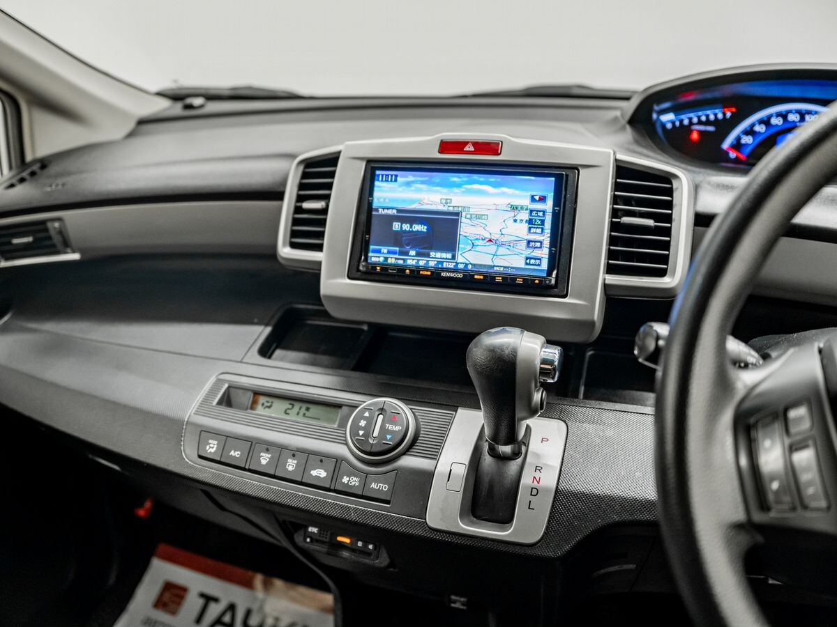 Honda Freed 2014 - фото автомобиля