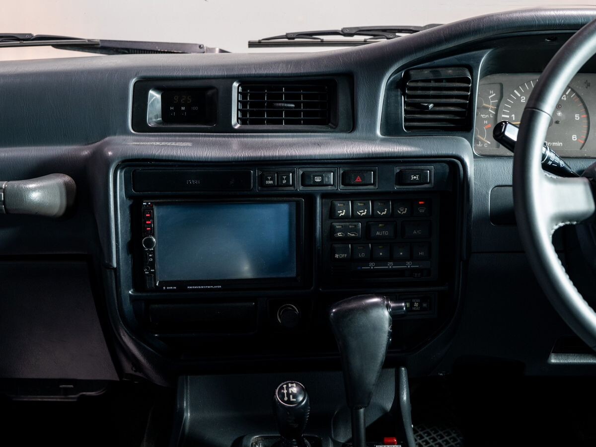 Toyota Land Cruiser 1995 - фото автомобиля