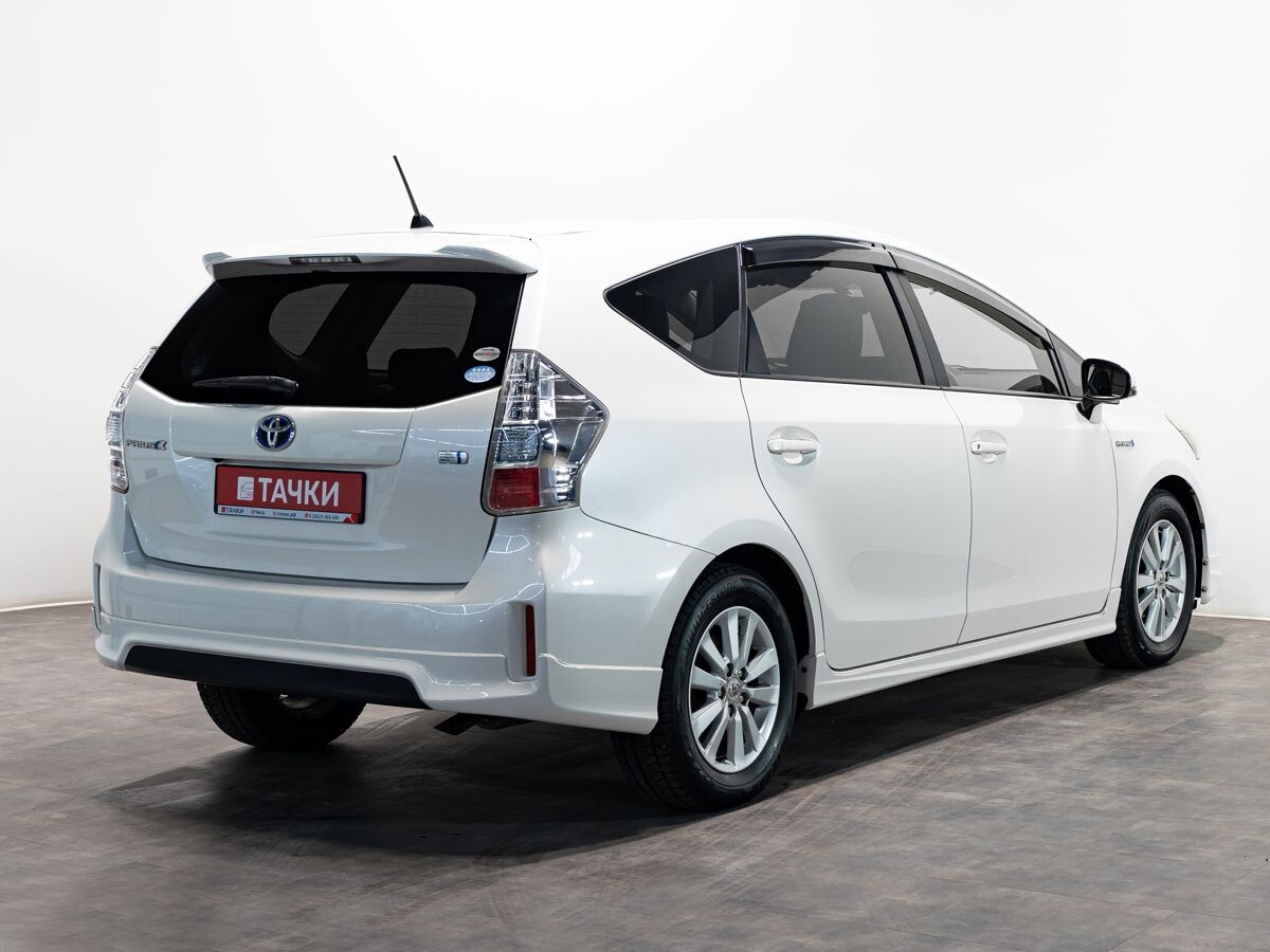 Toyota Prius Alpha 2012 - фото автомобиля