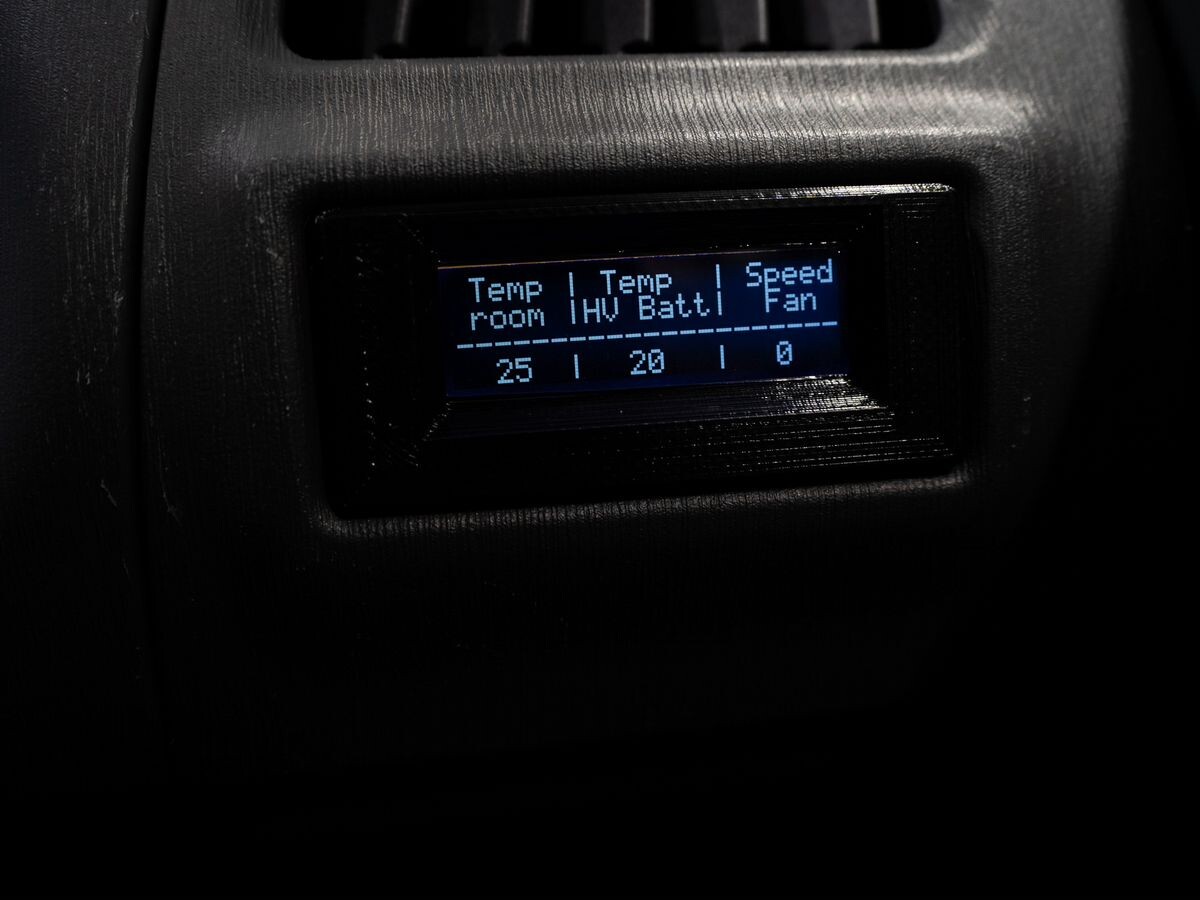 Toyota Prius Alpha 2012 - фото автомобиля