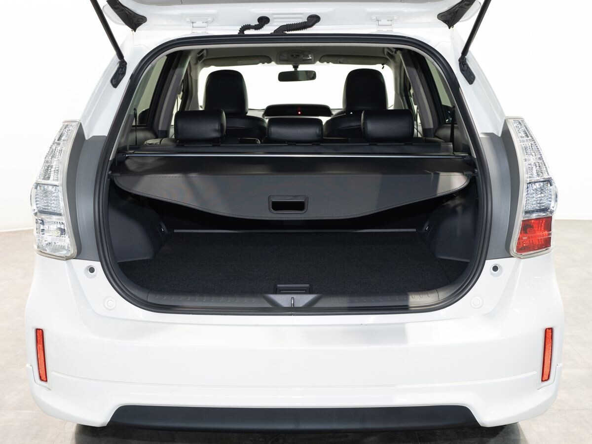 Toyota Prius Alpha 2012 - фото автомобиля