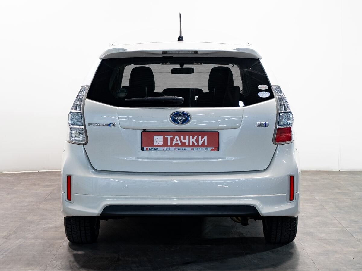 Toyota Prius Alpha 2012 - фото автомобиля