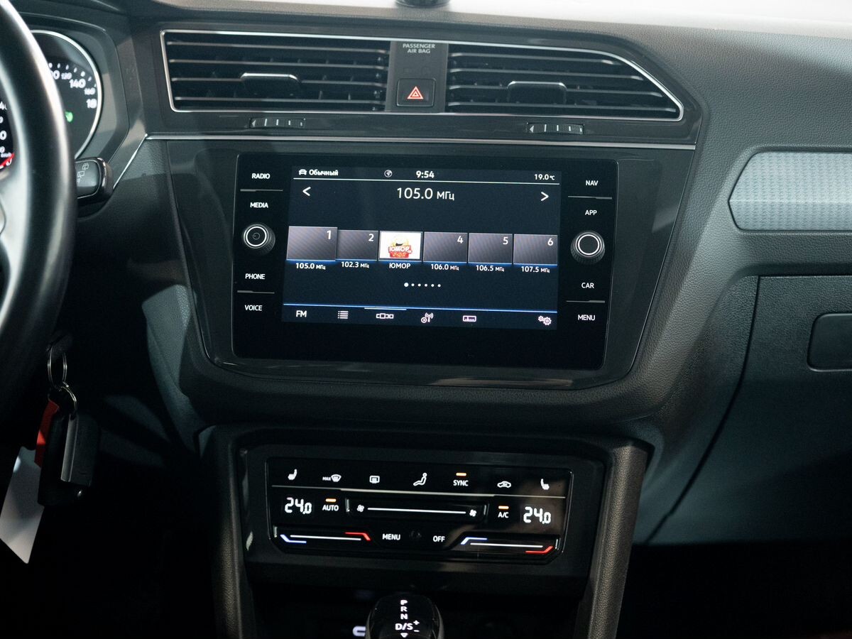 Volkswagen Tiguan 2021 - фото автомобиля